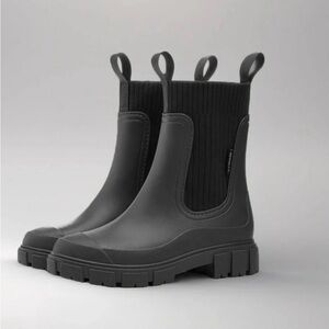 Classic Women’s Chelsea Rain Boots in Black